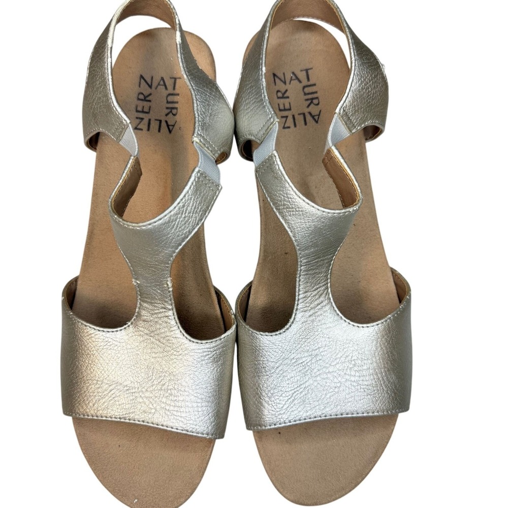 Naturalizer Aliza Silver Metallic hint of gold Leather Comfort Sandals Size 7.5